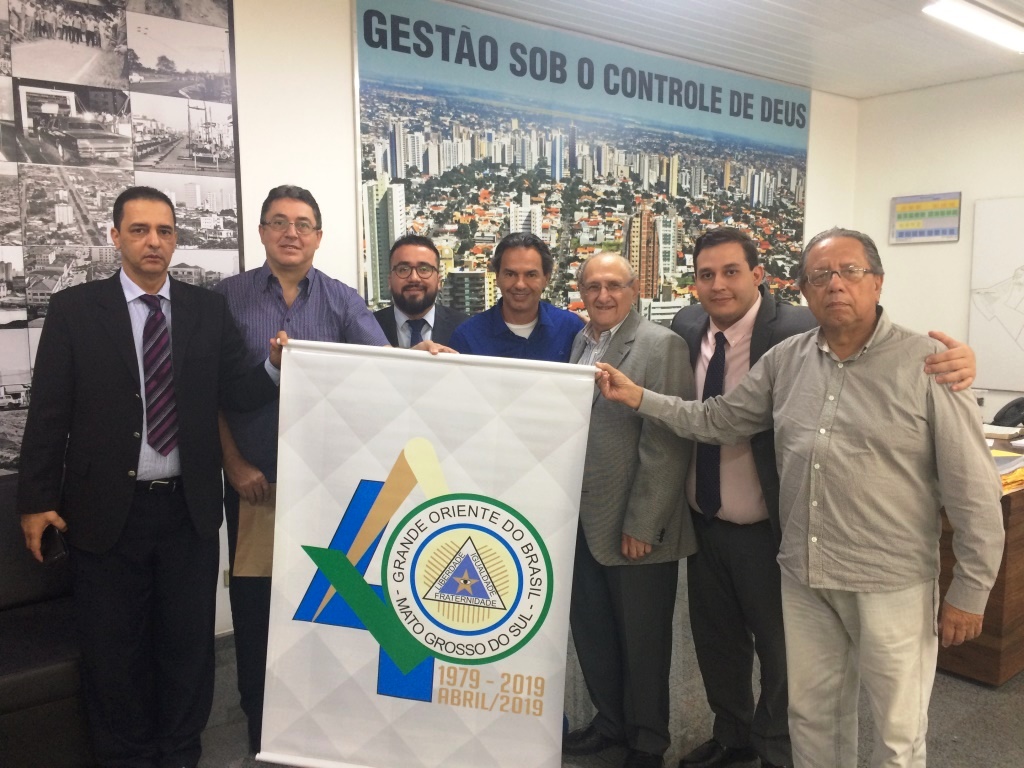 Read more about the article Comissão Organizadora dos Festejos dos 40 anos do GOB-MS visita Prefeito de Campo Grande